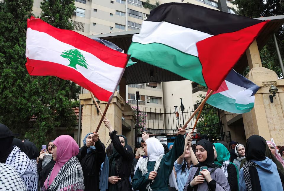 Beautiful STUDENTS across Lebanon 💙🇱🇧 Hundreds of students gathered at campuses in Lebanon for FIRST coordinated university protests over Gaza - inspired by students in the USA. Please send them LOVE and please support them. Please share #ChooseHumanity

reuters.com/world/middle-e…