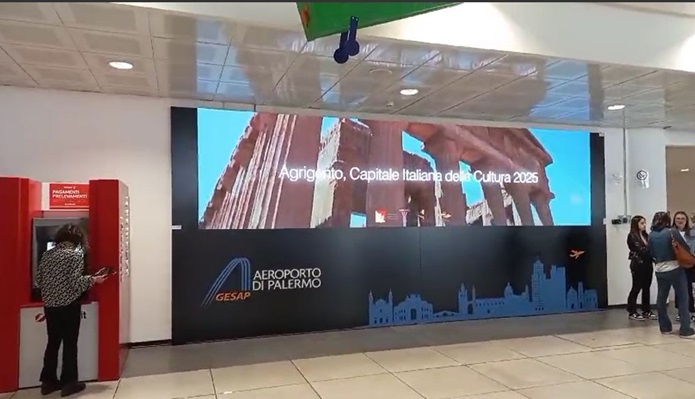 Da ieri due video promozionali della Costa del Mito e di Agrigento Capitale Italiana della Cultura 2025 girano sugli schermi dell’Aeroporto Falcone e Borsellino di Palermo. L’iniziativa promozionale si inquadra nell’ambito della strategia che la DMO – scrivolibero.it/agrigento-2025…