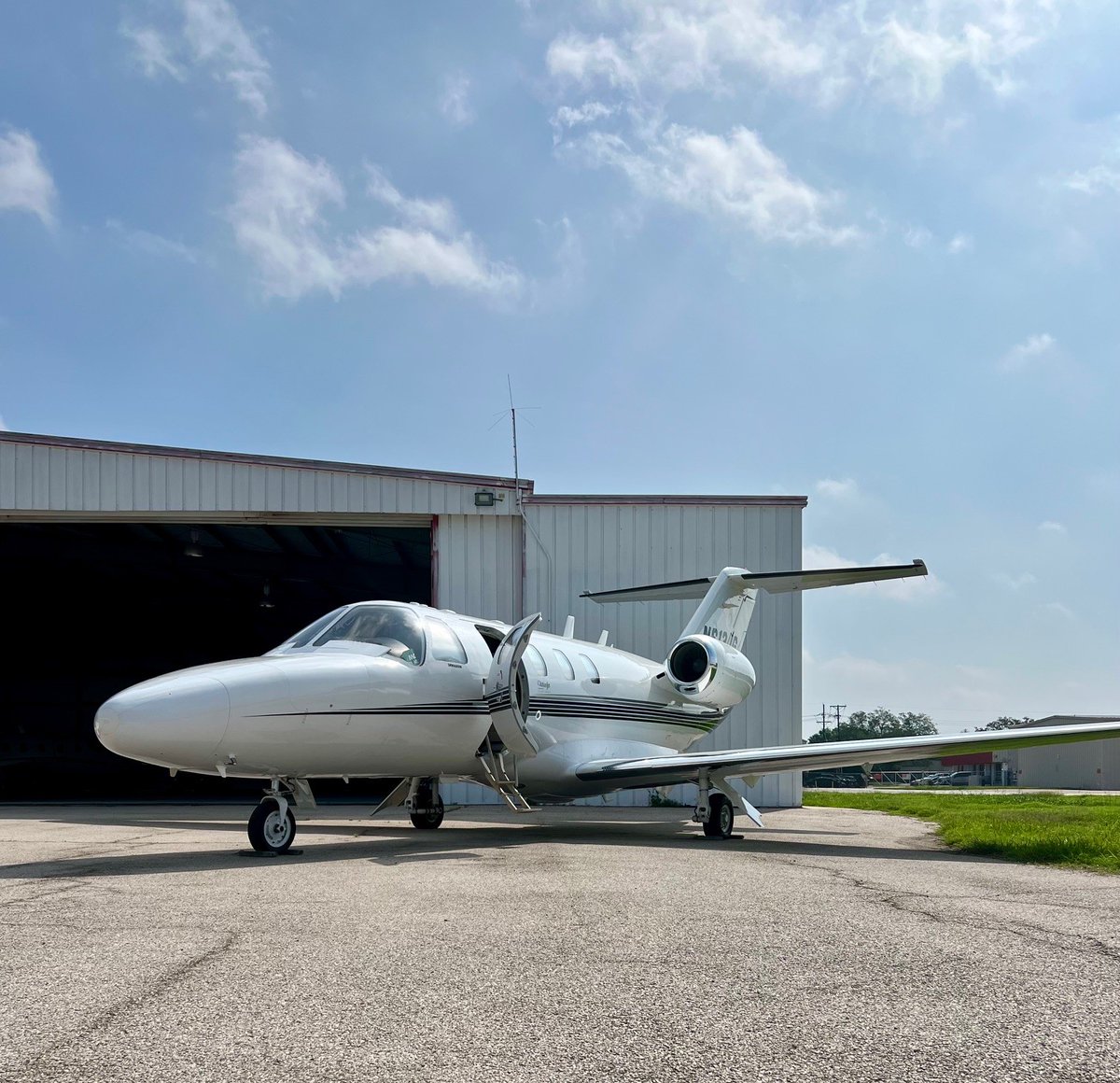 Refreshed and ready for its next mission, book your charter on our Citation light jet today ✈🔆

#planesmart #aviation #citation #lightjet #textronaviation #privatejet #jetcharter
