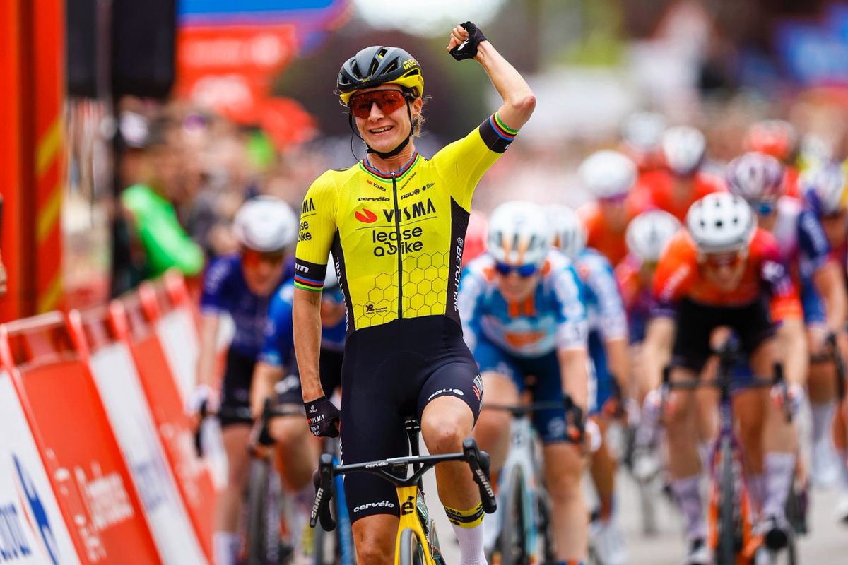 🐐 THE G.O.A.T. @marianne_vos wins #LaVueltaFemenina stage 3⃣ sprint 💪 #CpaWomen #WeAreTheRiders #StrongerTogether #Cycling #WomenCycling #LaVuelta #UciWWT 

 📸 @sprintcycling / @LaVueltaFem