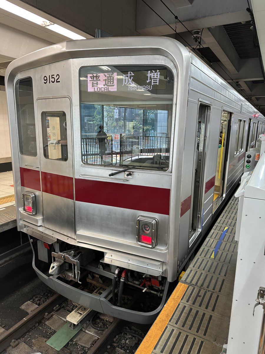 東武東上線　9050系
9101系からの伝言、永遠に走り続けます。
9000系は、昭和56年製造初年以来、池袋から各駅、4番線ホームからの発車が似合います。
9101系各駅成増行き永遠なり