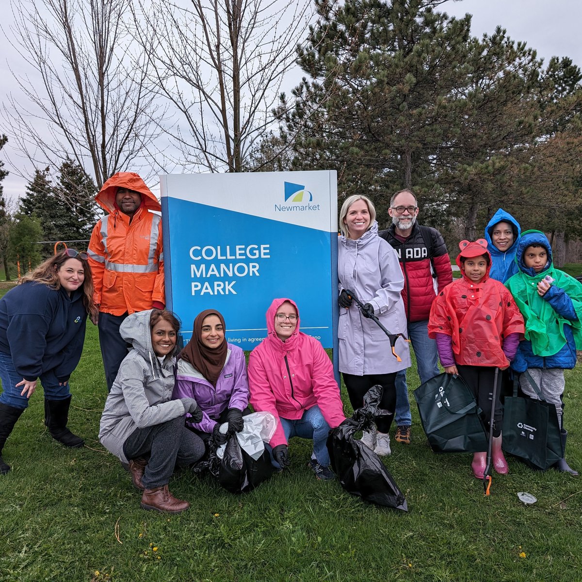 On Saturday, April 27, York Region CAS staff with the help of their families and friends got together to clean-up College Manor Park in Newmarket and remove litter from the beautiful green space. #SpringCleanUp #YRCAS #YorkRegion #Community