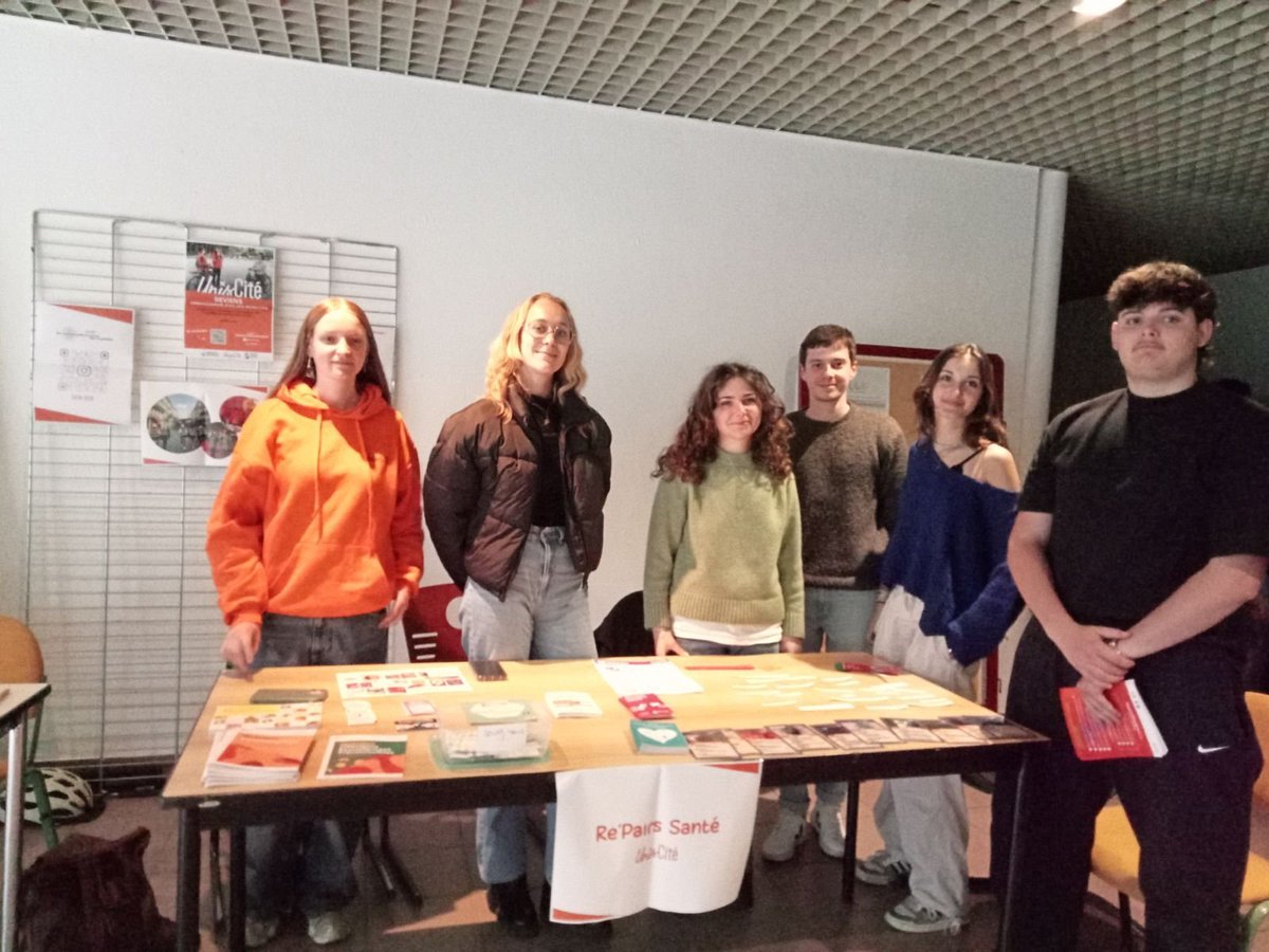 Journée de l'économie sociale & solidaire au lycée Sud Médoc ☀Échanges avec associations locales:Repairs café,Oasis,Streatcotteuse,@spf_33,réseau Envie ☀Jeu création d'entreprise #ESS avec la @CRESS_NvlleAqui Bordeaux 👏aux enseignants et aux jeunes en service civique @uniscite