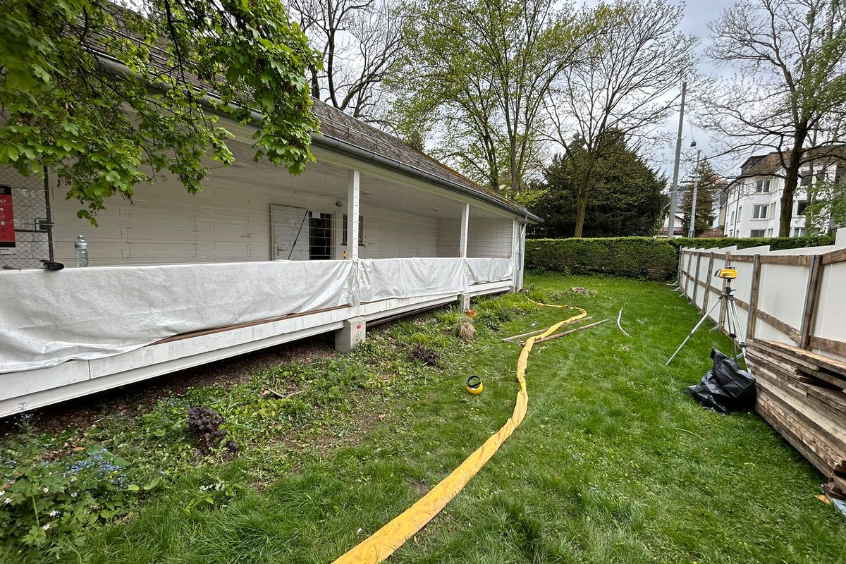 Baugrundinjektionen im Ateliergebäude von Hermann Haller begonnen - Dr. Deuring + Oehninger AG deuringoehninger.ch/baugrundinjekt…