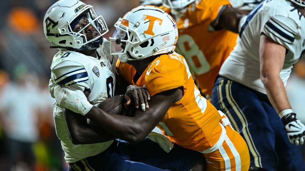 2025 NFL mock draft: A way-too-early look at next year's class dolphinswire.usatoday.com/lists/nfl-draf…