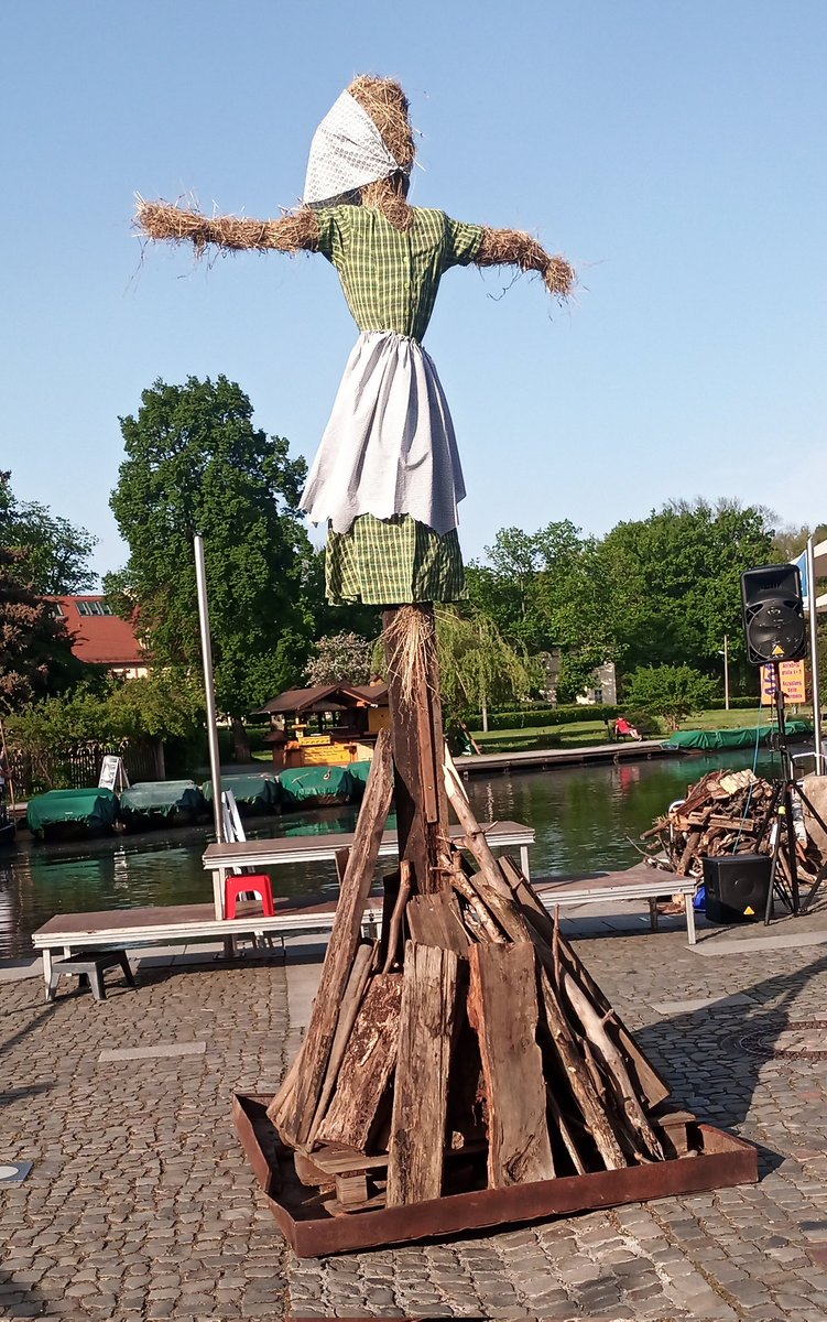 #Walpurgisnacht Lübbenau Spreewald. Die arme Hexe 🤧