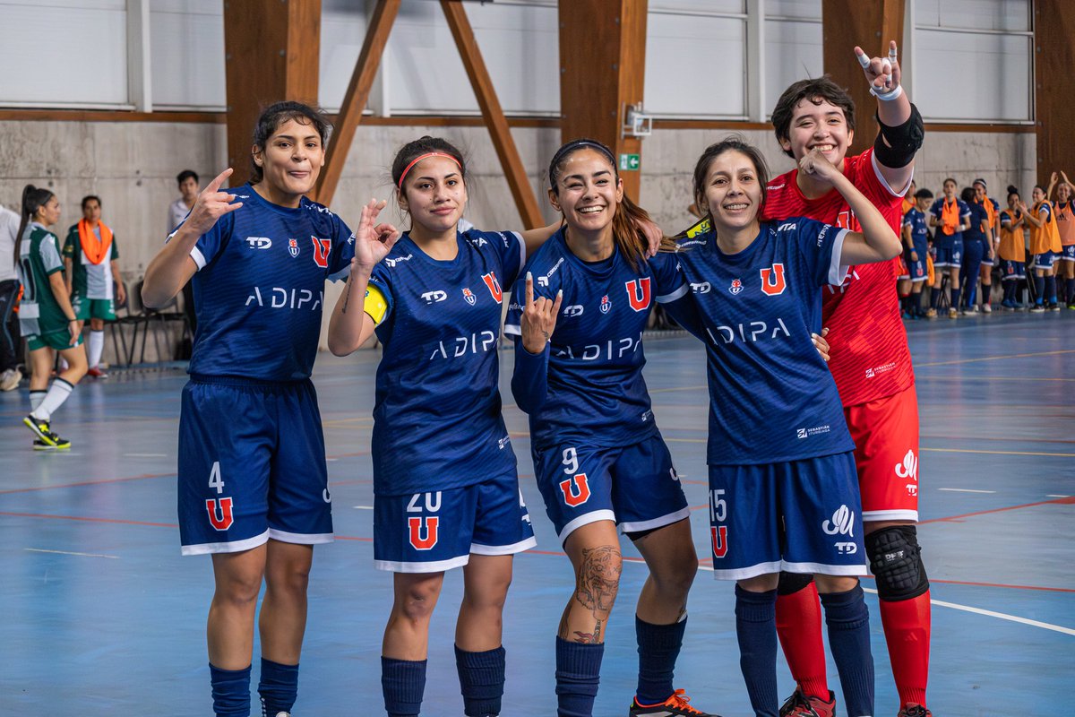 📸 de nuestra victoria frente a Santiago Wanderers, en la cuarta fecha del #FutsalFemenino Apertura 2024.

¡A SEGUIR ASÍ LEONAS! 💪🏼

📸: Maximiliano Lleufo 

#VamosLaUFutsal 
#SolamenteporlaU