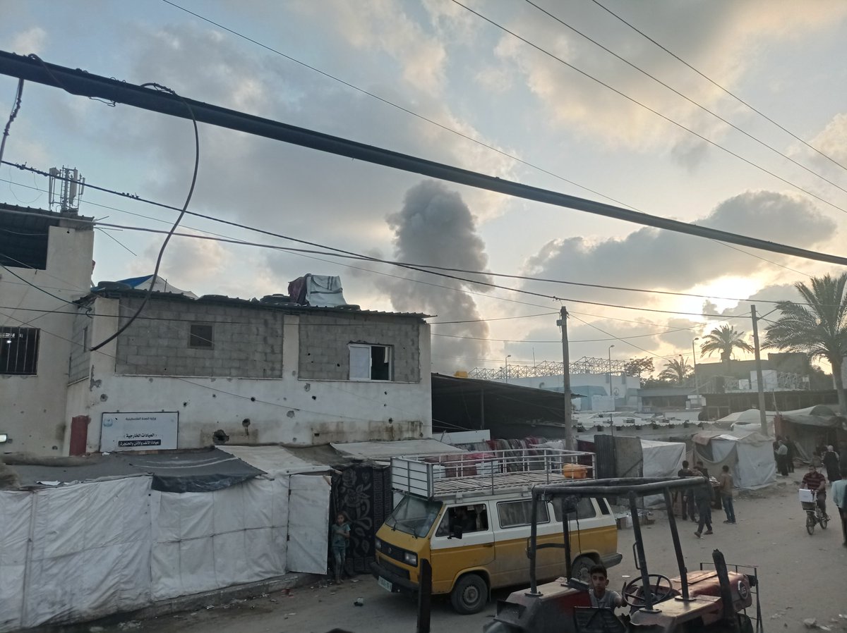 Breaking 🚨: That was only 20m from me as a huge explosion has just now blown up at Azaiza house in Deir al-Balah, amounting in a child murder and other casualties. The ambulances are rushing to the place now.