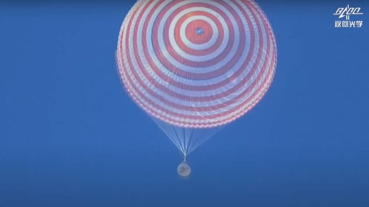 China's Shenzhou 17 astronauts return to Earth after 6 months in space (video) trib.al/MN4iTg9