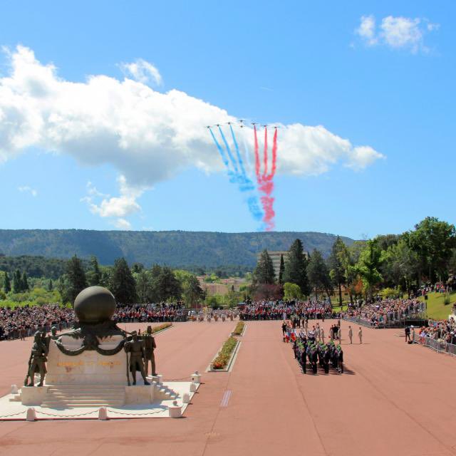 Mourir, avec les honneurs, plutôt que rendre les armes : Legio patria nostra ! Chaque 30 avril, la France rend hommage à nos héros, aux légionnaires inoubliables de #Camerone. Merci à nos armées, merci à nos soldats : nous ne vous le dirons jamais assez ! 🇫🇷