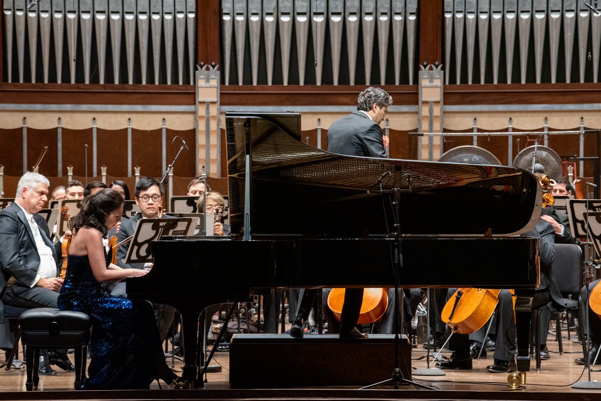 Conductor David Afkham and pianist Beatrice Rana led the Orchestra this weekend in a program of Unsuk Chin, Rachmaninoff, and Bartók. Highlights here! 📸: @extraordin_aire Read the review on @clevelanddotcom -> cleveland.com/entertainment/…