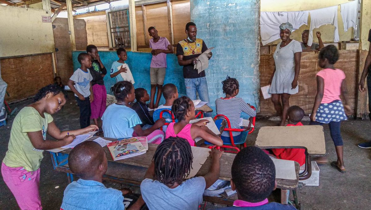 In #Haiti: Over 500 displaced children and young adults receive free classes inside Port-au-Prince camps 🌐 buff.ly/4diXIWv via @HaitianTimes_ “...fallen behind in their education due to displacement and closure of schools, victims of the escalating gang violence,”