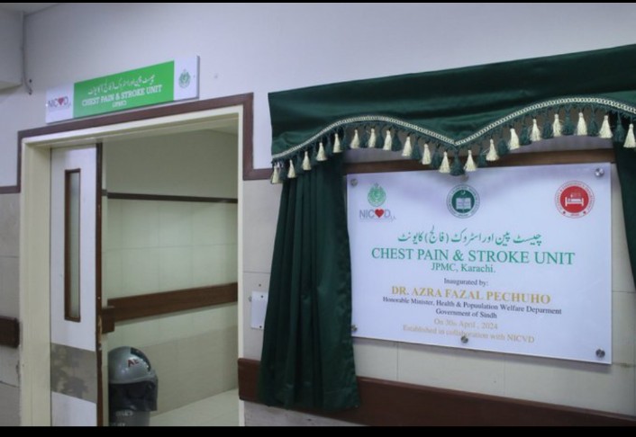 صوبائی وزیر صحت سندھ ڈاکٹر عذرا فضل پیچوہو نے جے پی ایم سی میں نئیں چیسٹ پین اینڈ اسٹروک یونٹ کا افتتاح کردیا۔
@AzraPechuho