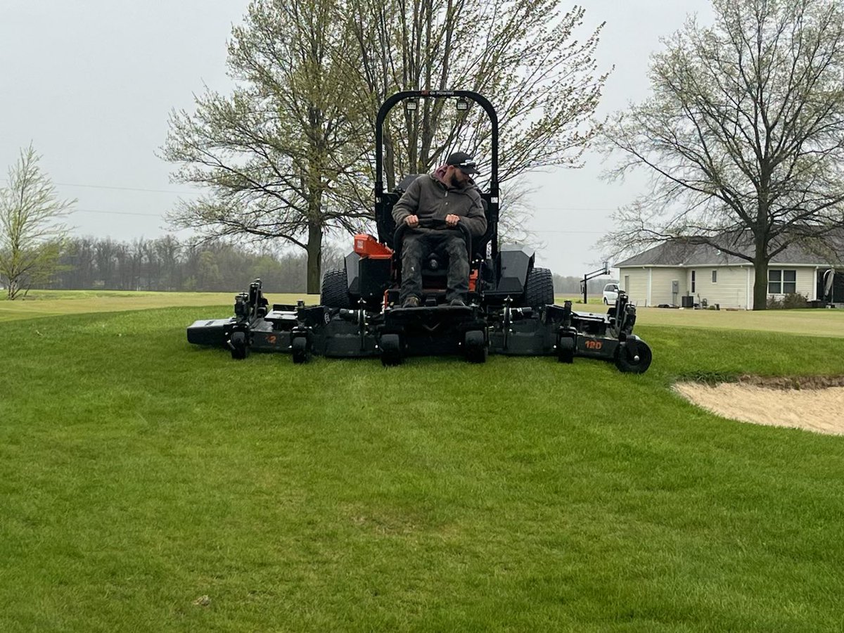 Lastecs #WZ1000 #WZ800 mowers can handle any turf, and provide you with a lot of capabilities to simplify your operations! 
Just look at that deck’s Articulation & Flex
#Golfcourse #parks #resorts #schools #facilitymaintenance #sportsturf #Turf