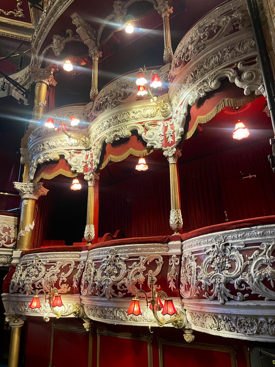 KaceyMusgraves's tweet image. Dublin. Night one. #DeeperWellWorldTour ♥️