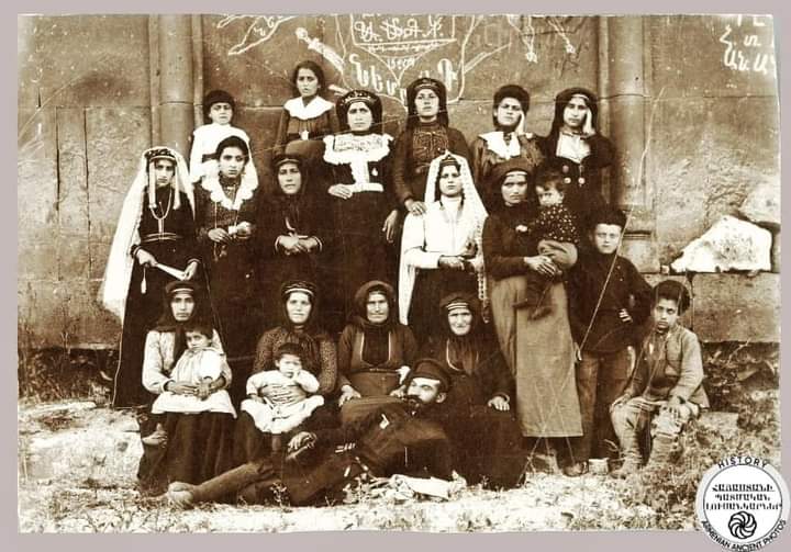 The Ghaifajians | Ani, 1905 Ղայֆաջյանների ընտանիքը | Անի 1905 թվական Աղբյուրը՝ Հայաստանի պատմության թանգարան Source: Հայաստանի պատմական լուսանկարներ