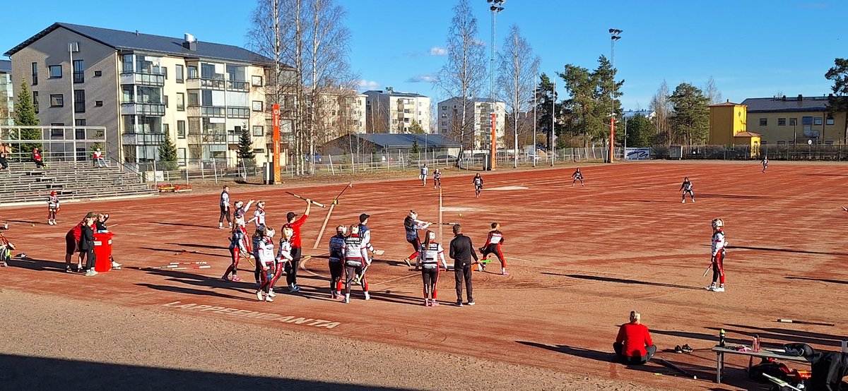 Olipas mukavaa ekaa kertaa tänä vuon nähä omi silmi katsomost käsi ehkäpä maailma kauneint urheilulajii. #PesäYsit #Lappeenranta #pesäpallo