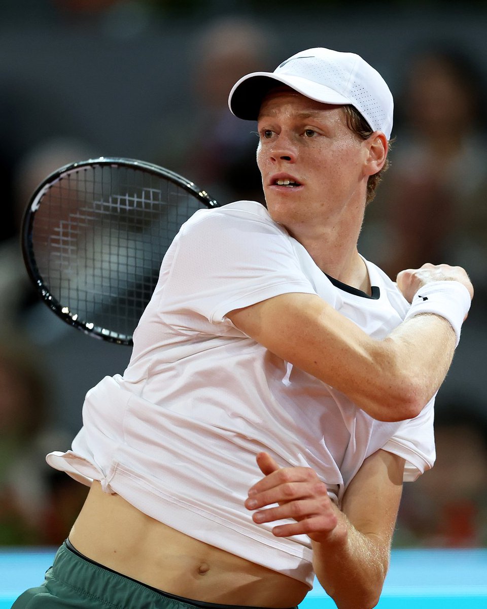A battle in Madrid 🍿 

After dropping the opening set 5-7, top seed Jannik Sinner fights back to win the second set 6-3 and forces a deciding set against Karen Khachanov. 

#MMOpen