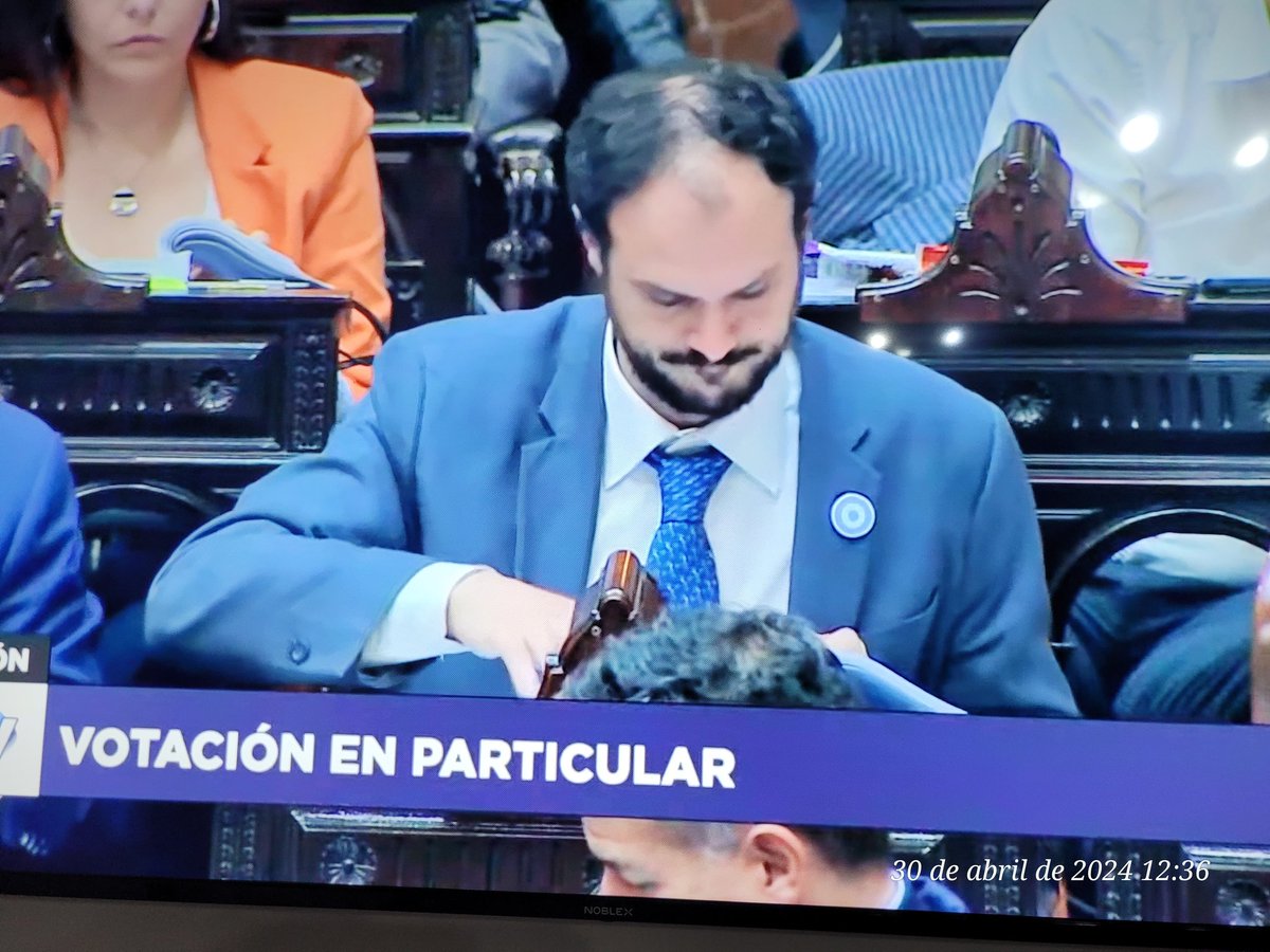 Congreso - Reforma Laboral
Pobre el Dip. Santurio @Turios ... con las correcciones laburó como loco