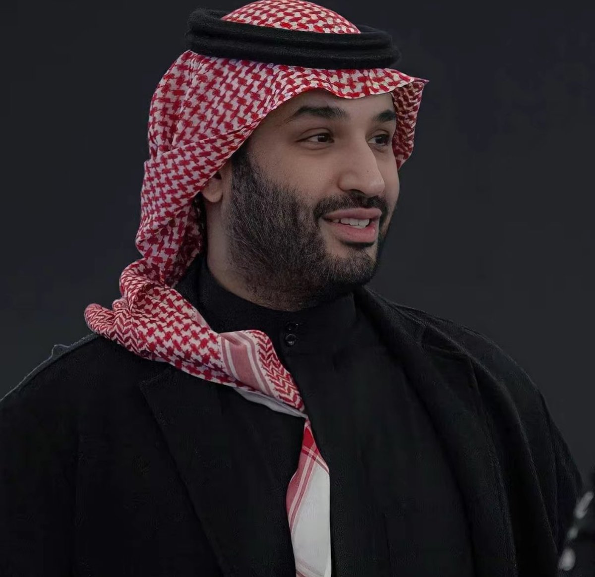 مازان الأسود الا عليه 🤍