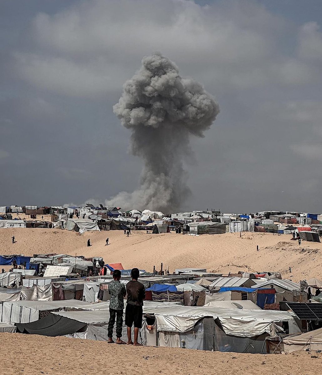 Israel just bombed a refugee camp in Rafah full of displaced children…🇵🇸💔 #GazaWar #Gaza_in_Genocide #PerfectMatchXtra #GazaSolidarityEncampment #IsraeliWarCrimes