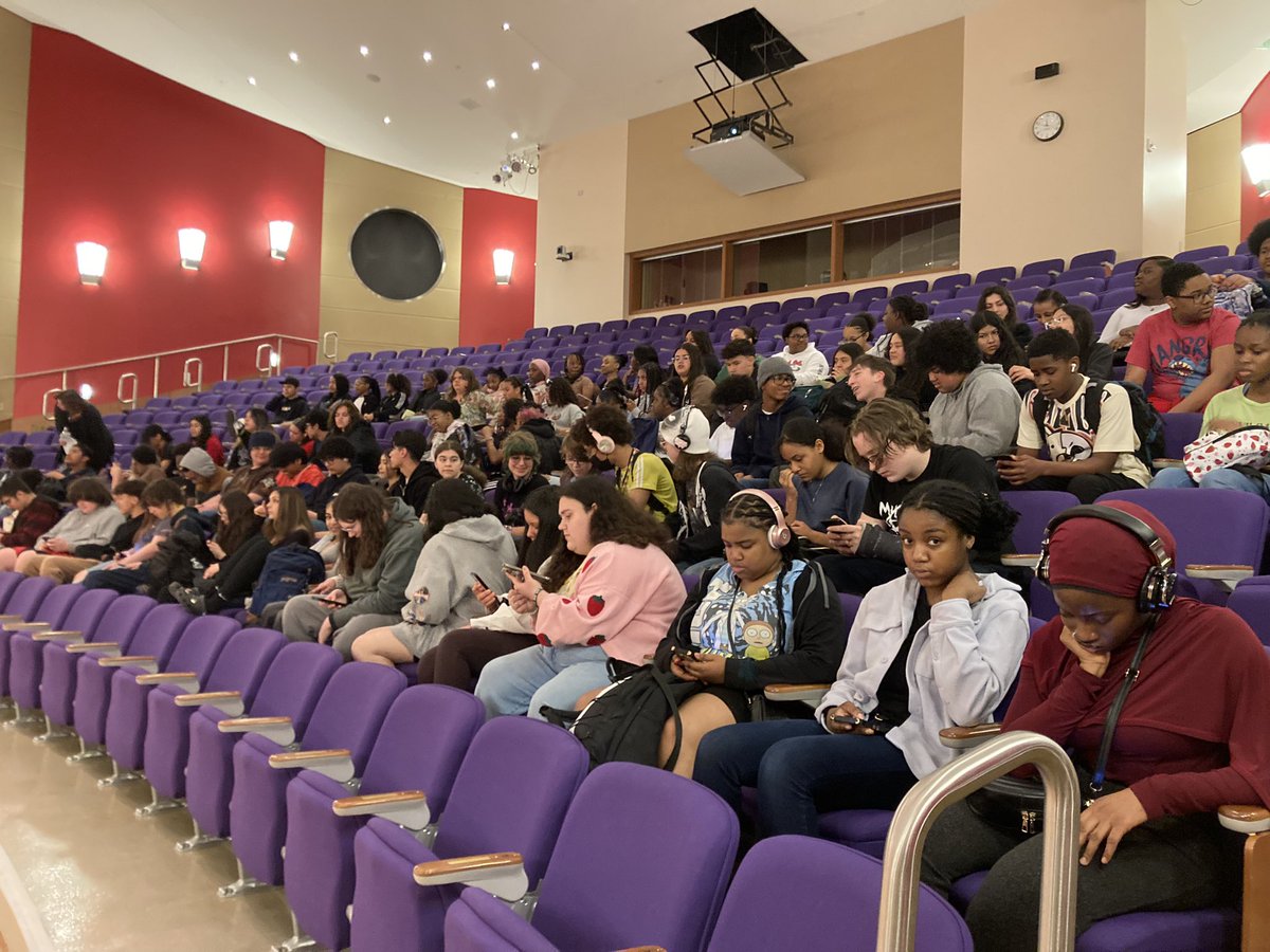 Ben Davis sts waiting on author talk with Tiffany Jackson at the beautiful Central Library @indylibrary @WayneTwpSuper @BenDavisNGC @ilfonline @AISLE_ILF