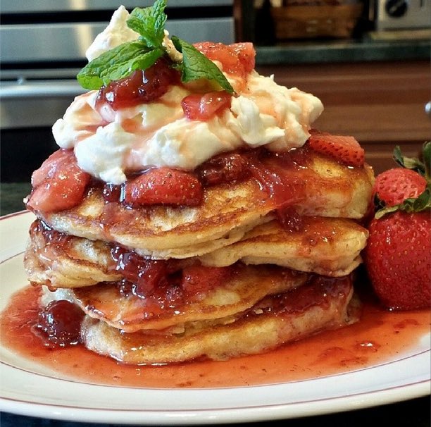 These Pancakes look so good 🥞🍓