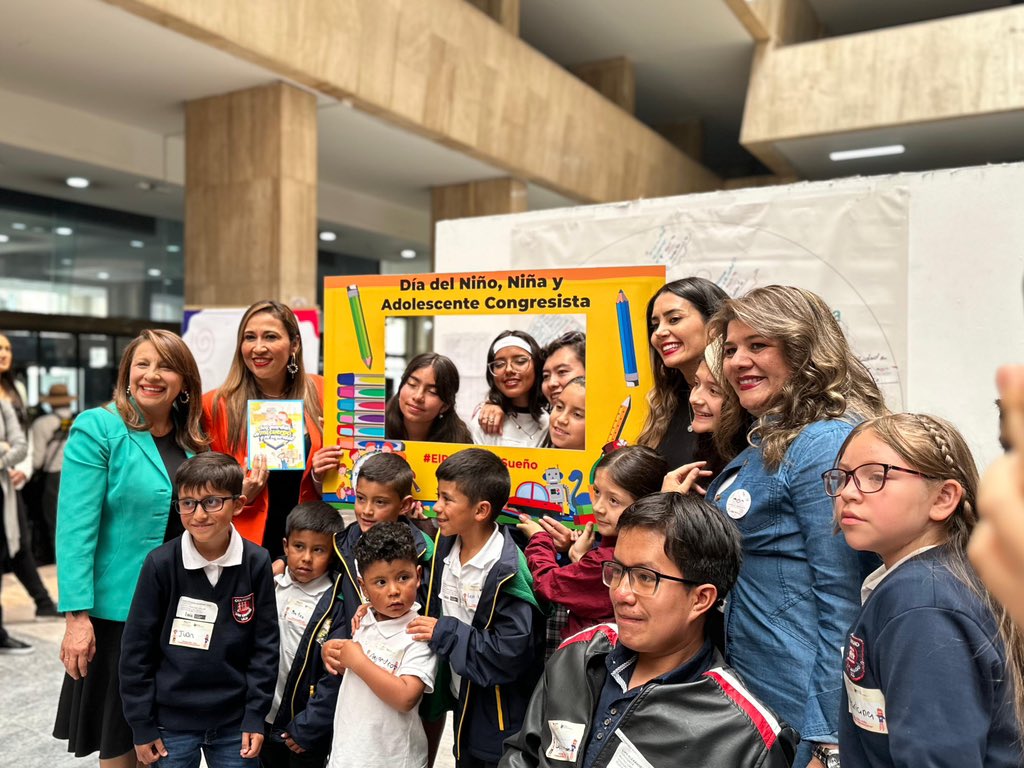 🎉¡Celebramos el 'Día del Niño, Niña y Adolescente Congresita' en el Congreso de la República de Colombia! Es crucial reconocer a nuestros pequeños como ciudadanos con derechos propios. ¡Vamos a asegurarnos de que sean vistos, escuchados y representados desde el legislativo!…