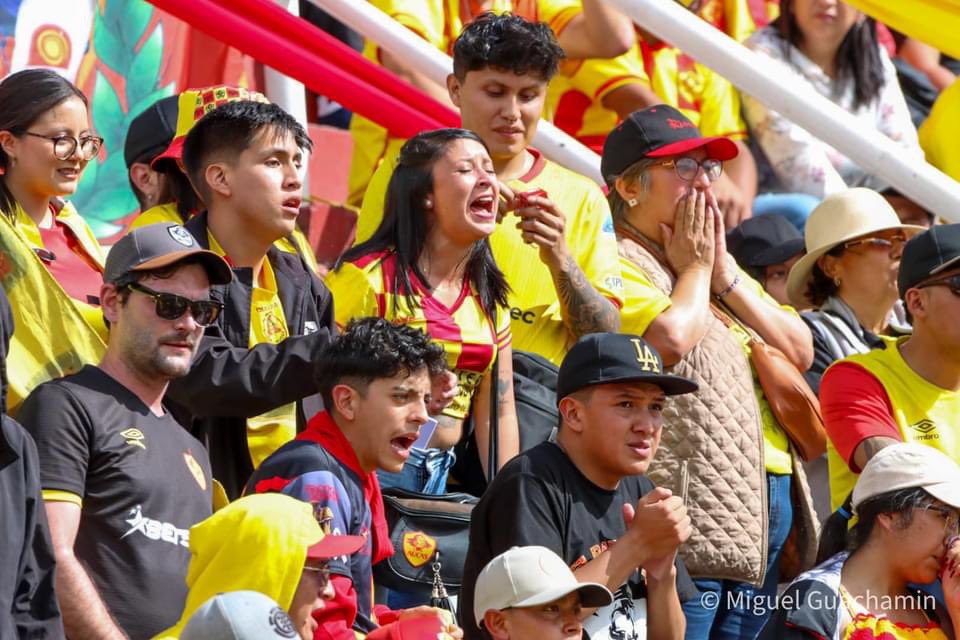 Que “el Aucas solo tiene hinchas de la 3era edad”, nos quieren convencer ciertos medios cuando la realidad es que este club tiene hinchas de todas las edades y muy diversa.