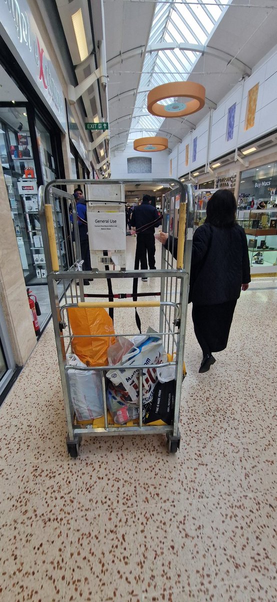 10 bags of food donated by councillors and staff dropped off at @LutonFoodbank point in @TheMallLuton. If you can help at all do drop something off. Or if you need help get in touch with those who can support.