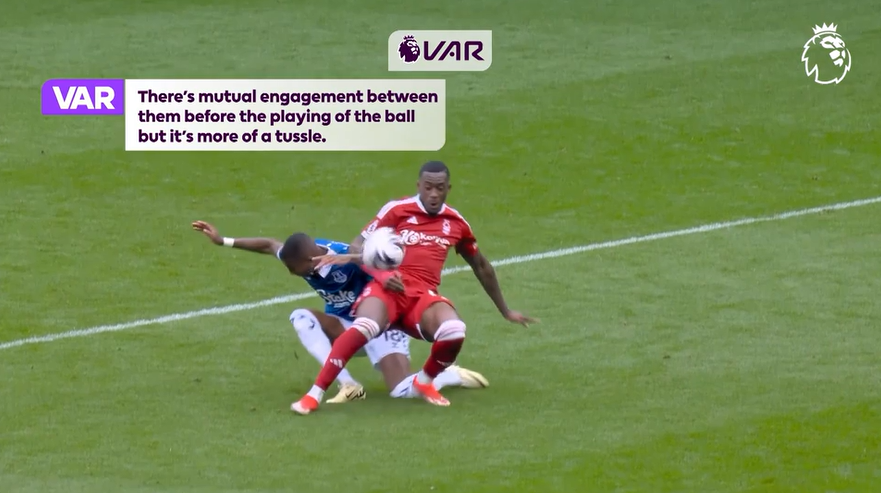 So here's the release of the audio from the 3rd penalty claim for #NFFC v Everton. 'Mutual engagement' between Hudson-Odoi and Young according to Attwell 🤔