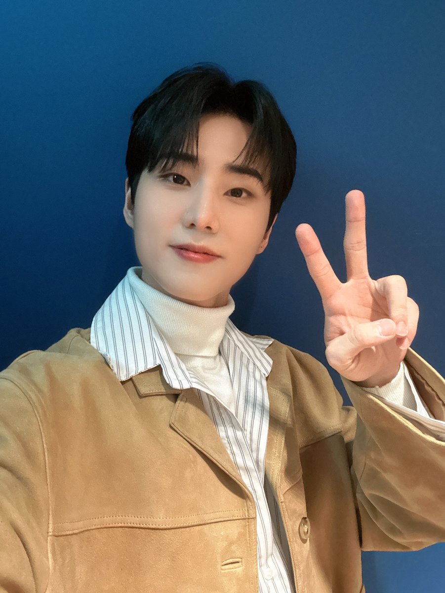 day6official's tweet photo. [ #DAY6_BEHIND ]

💭너.. 혹시 T야? 
🥲네? 저 T.T인데요..

2라운드의 여운과 함께
오늘도 데나잇입니다!🌙

#DAY6 #데이식스
#YoungK #영케이
#JTBC #걸스온파이어 https://t.co/k9QsBAwsrx