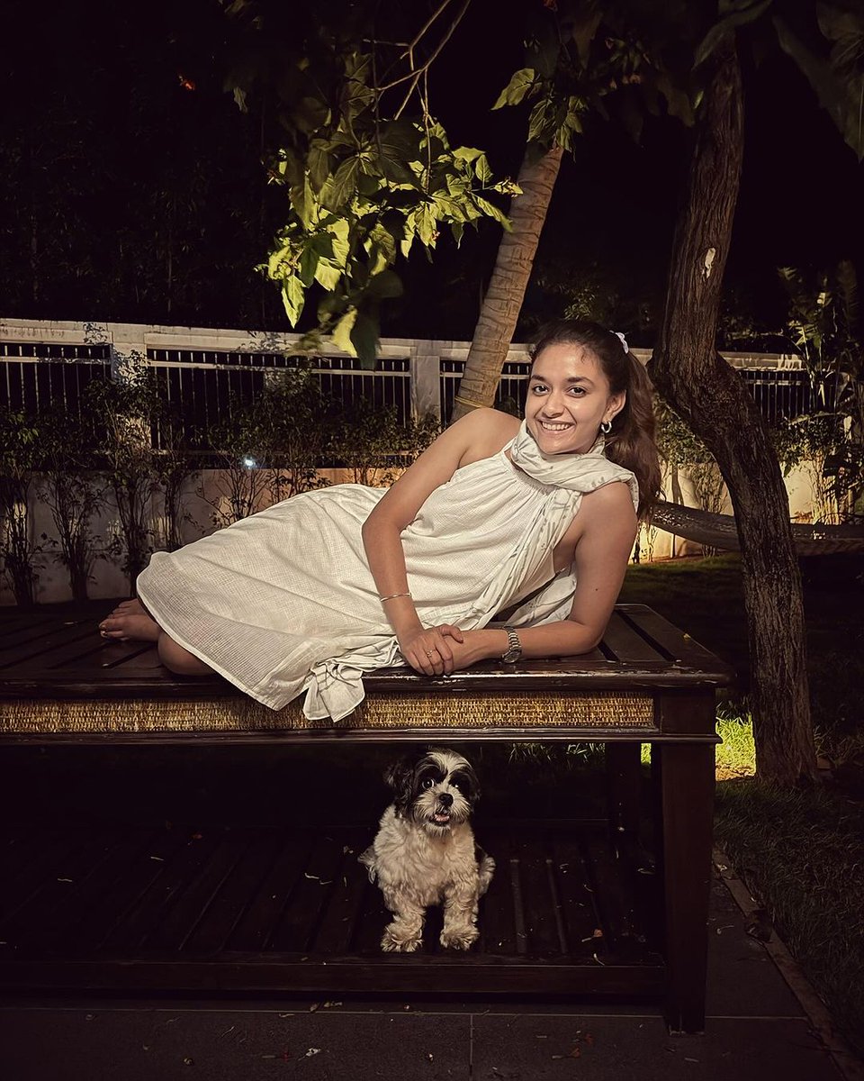Looks like @KeerthyOfficial is having some paw-fect chillax vibes with her partner in crime Nyke!! 🐾😍

#KeerthySuresh #BabyJohn #Tollywood #BRKNews