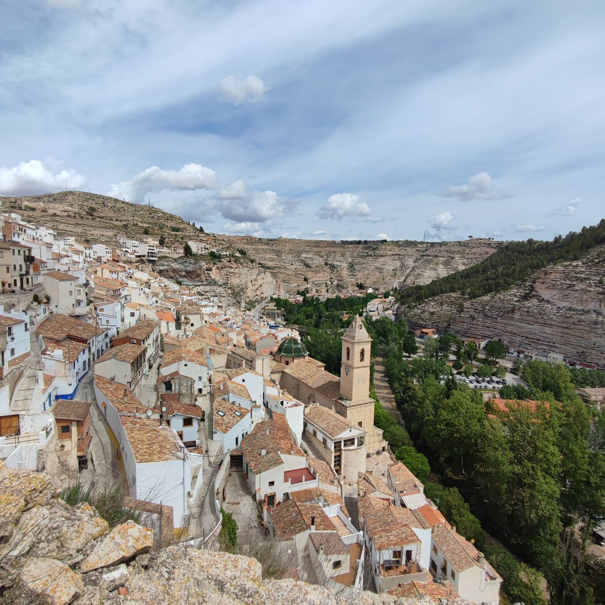 Puente por uno de los pueblos más bonitos de España.Alcalá del Júcar