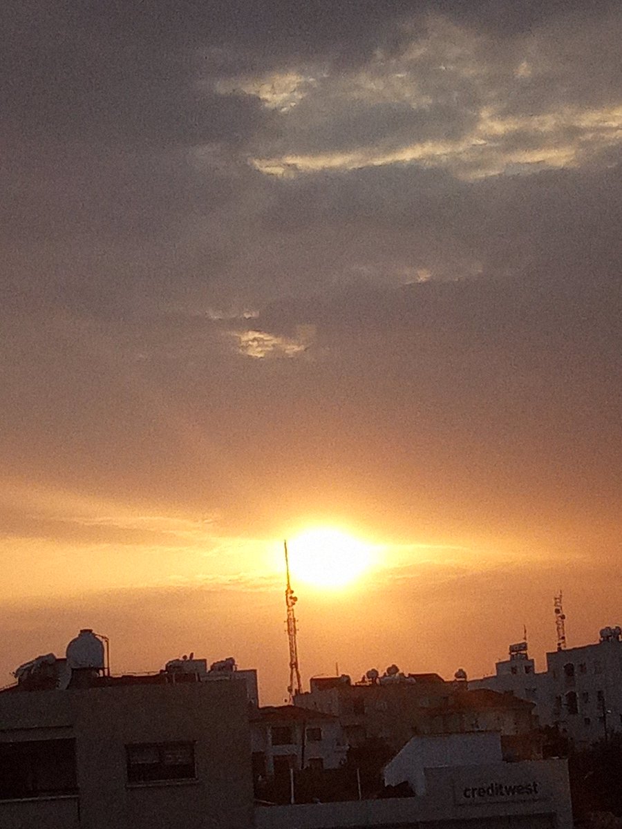 Taaa Kıbrıs'tan gün batımı 🤣🤣 Güzel olsun akşamınız ....