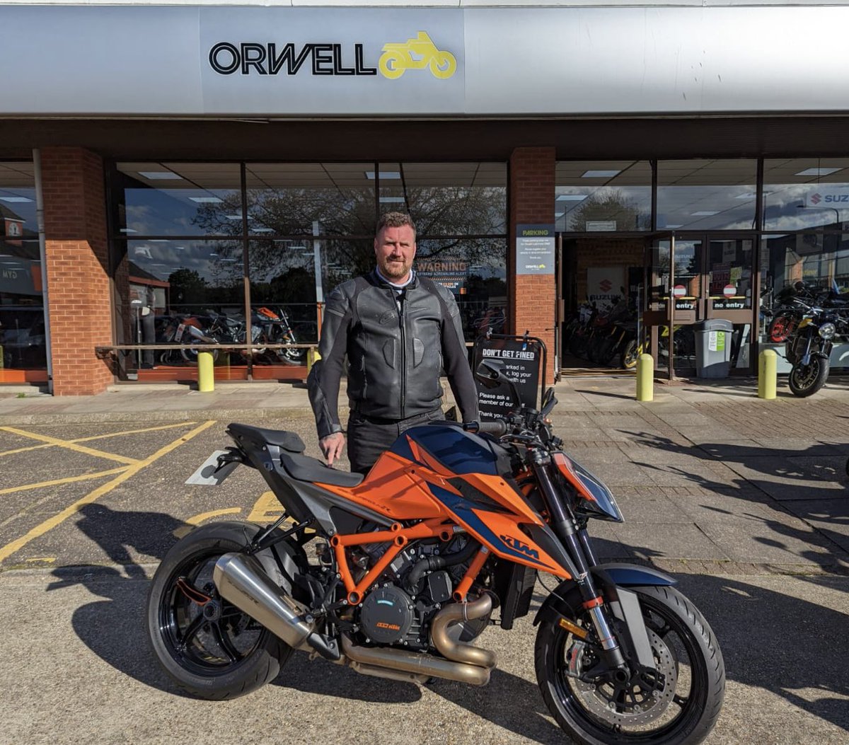 🏍🔥🏍New Bike Day!!🏍🔥🏍

Here is Sean collecting his awesome KTM 1290 Super Duke R😎🧡

Great choice Sean - you’ll love it👏🏼 Have fun & ride safe😁🏍️

#Orwellmotorcycles #newbikeday