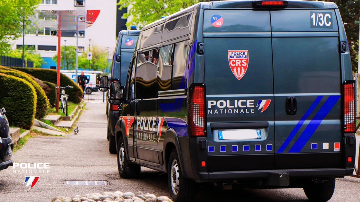 #Interpellations | Vendredi, une opération ciblée contre la délinquance et les trafics de stupéfiants s'est déroulée dans plusieurs quartiers de Valence (26). Les policiers locaux, appuyés par la CRS 83, ont pu procéder à plusieurs interpellations.