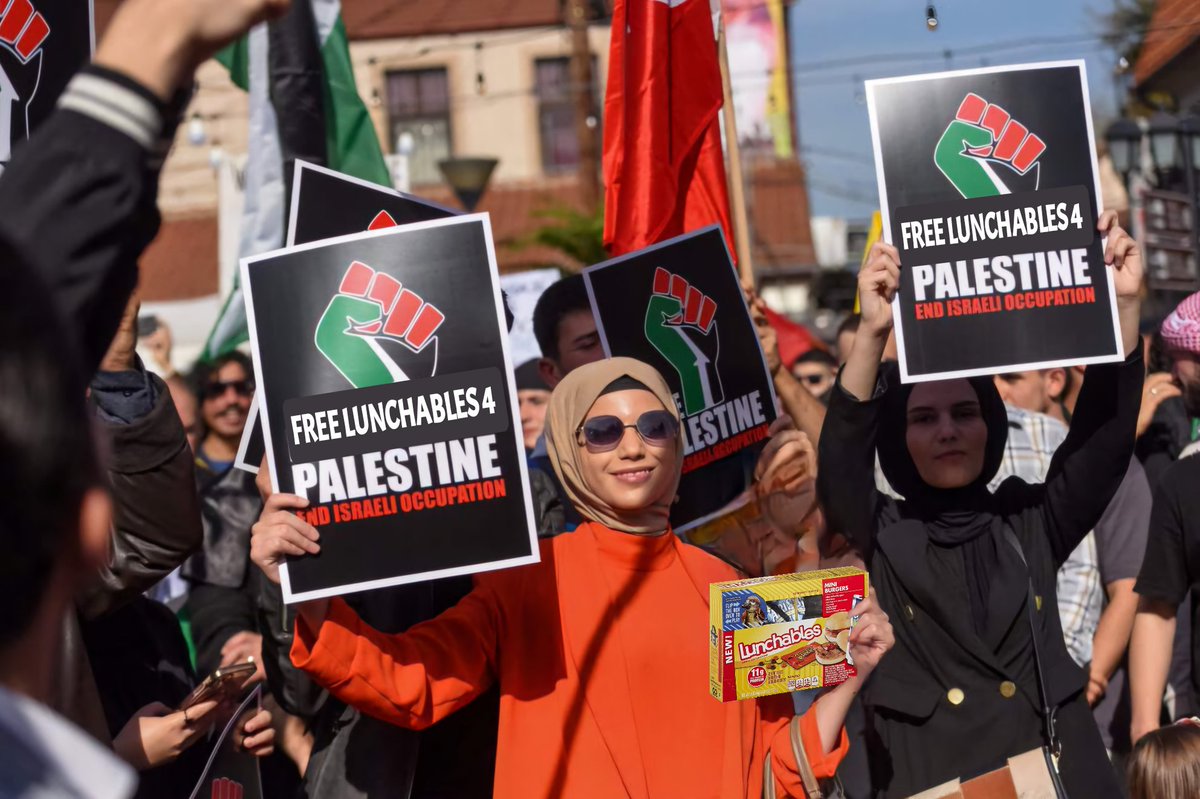 Protesters at Virginia Commonwealth University have declared the campus as part of Palestine and are demanding free Lunchables for all citizens.  This is how change happens! Lunchables are a human right! 

#Richmond | #Virginia