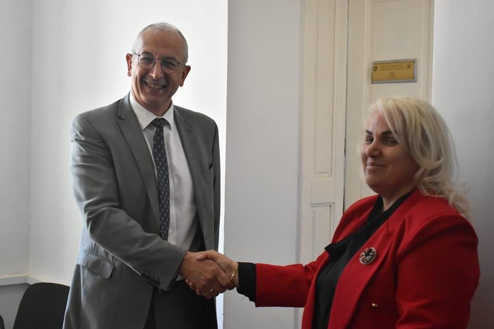 Visiting Dragash/Dragaš Amb. @DavenportOSCE met Mayor Bexhet Xheladini & first woman Mun. Assembly Chair Arijeta Skeraj. Applauded municipal strides in transparency, language compliance & advancing gender equality with support of local women's caucus.