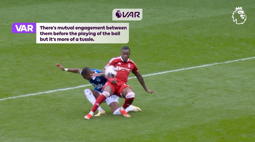 This says all you need to know about the incompetence of Stuart Atwell during the Everton game. How can you tussle with someone who is behind you? Make it make sense… #NFFC