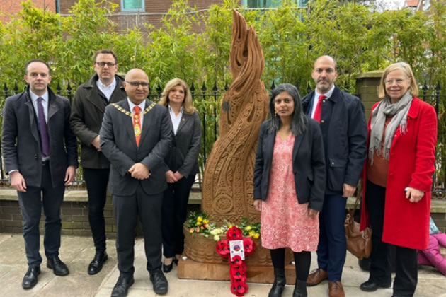 MPs Attend Ceremony at Armenian Genocide Memorial New sculpture commemorates community's persecution actonw3.com/default.asp?se…