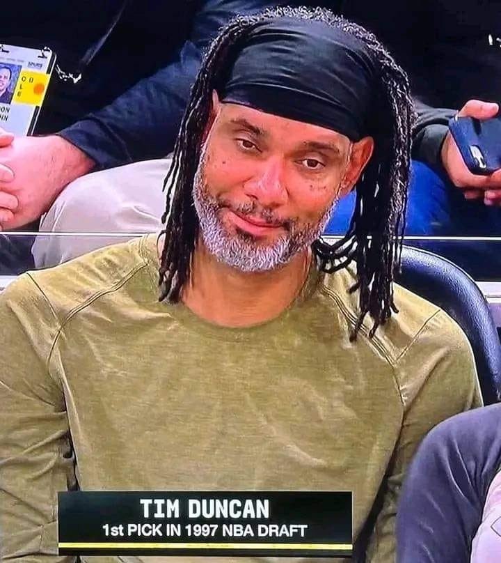 Tim Duncan taking in the Lakers/Nuggets game last night 😳