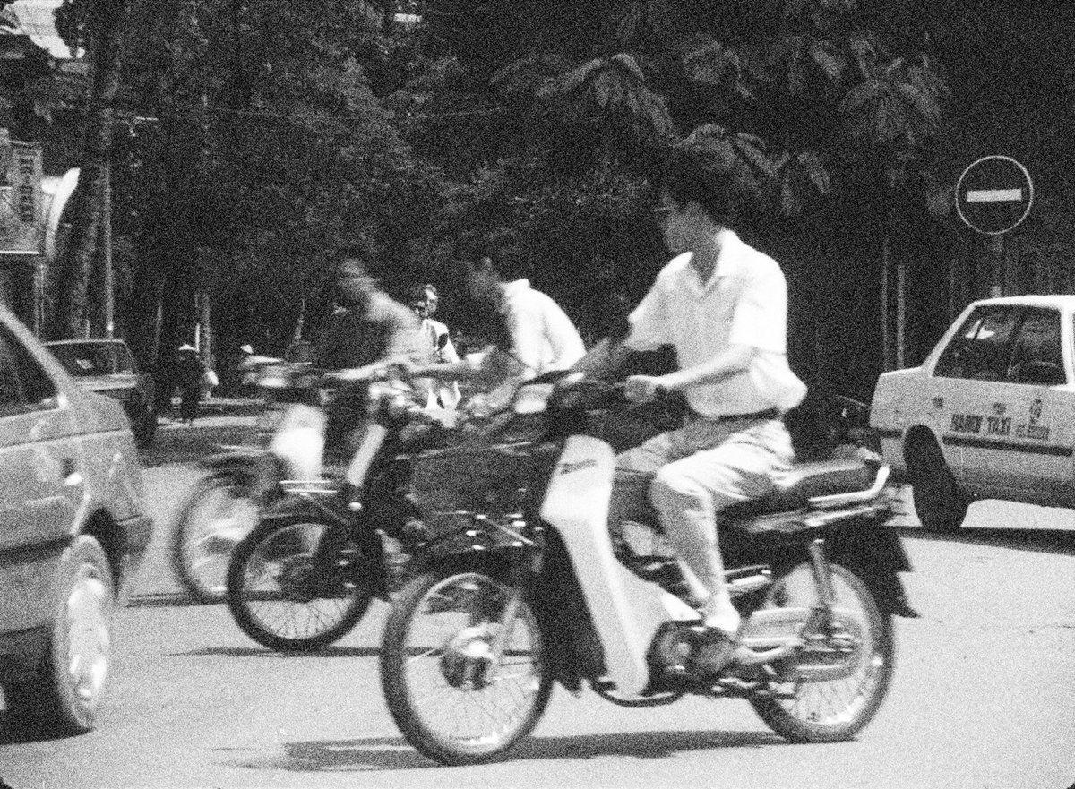 Join us on Thu 16 May for the opening night of <a href="/starnhaease/">Star Nhà Ease Vietnamese Cinema & Beyond</a> with a screening of DUST &amp; METAL🏍️

A riveting cinematic voyage through Vietnam’s enduring love affair with motorbikes, accompanied by a live score performance by Xo Xinh. 

Book now &gt; richmix.org.uk/cinema/dust-an…