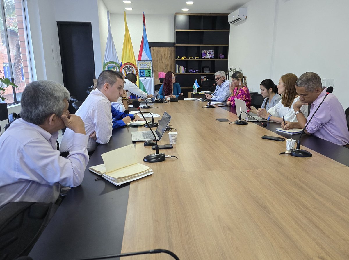 Lore_GonzalezOs's tweet photo. Juntos avanzamos hacia el mejoramiento continuo de la calidad de nuestros servicios de salud. 🏥

Hoy, en nuestra Junta Directiva con la E.S.E BelloSalud, seguimos comprometidos con la excelencia y la atención integral a nuestra comunidad bellanita.

#JuntosConstruimos 💜 https://t.co/YBcOH2cy80