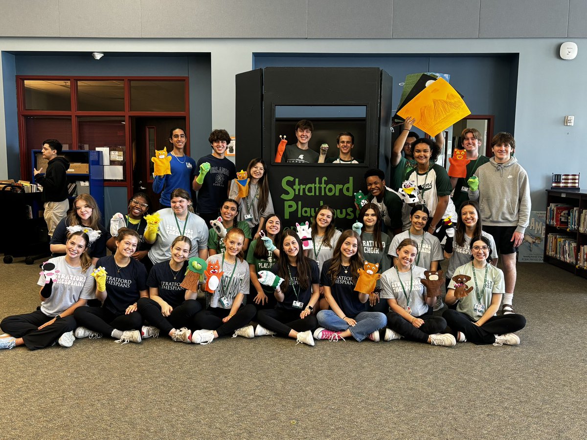 Thank you @StratfordSBISD Theatre III class for treating our PK/K students to a puppet show! @WilchesterSBISD is lucky to have an awesome feeder high school who gives back! @ricegrad29