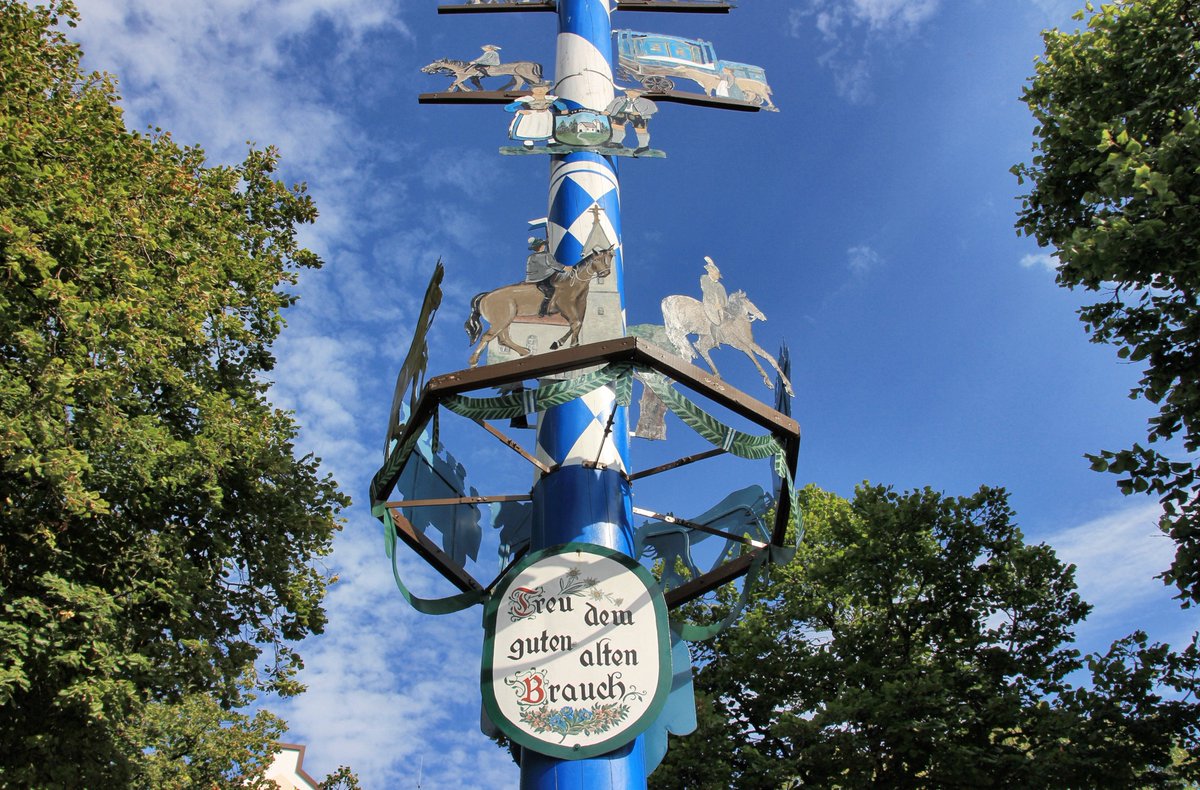 Erlebt ihr auch die Magie des Maibaums, wie er den Himmel erobert? 🌳 Ein Spektakel, das uns vereint und den Frühling einläutet! Lasst uns diese Tradition zelebrieren. Es ist Zeit für Freundschaft und Festlichkeit! 🎉

#Maibaum #HalloFrühling #GemeinsamStark #BadZwischenahnStyle