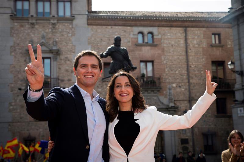 EduTP_Spain's tweet image. Ahora todos aquellos que decían:

“¿Qué haces en @CiudadanosCs? Si va a desaparecer”

Se dan cuenta de la grandeza de @Albert_Rivera e @InesArrimadas y lo importantes que eran para la política española.

Estuvimos ahí, nadie nos lo puede quitar, pero se les echa mucho de menos.