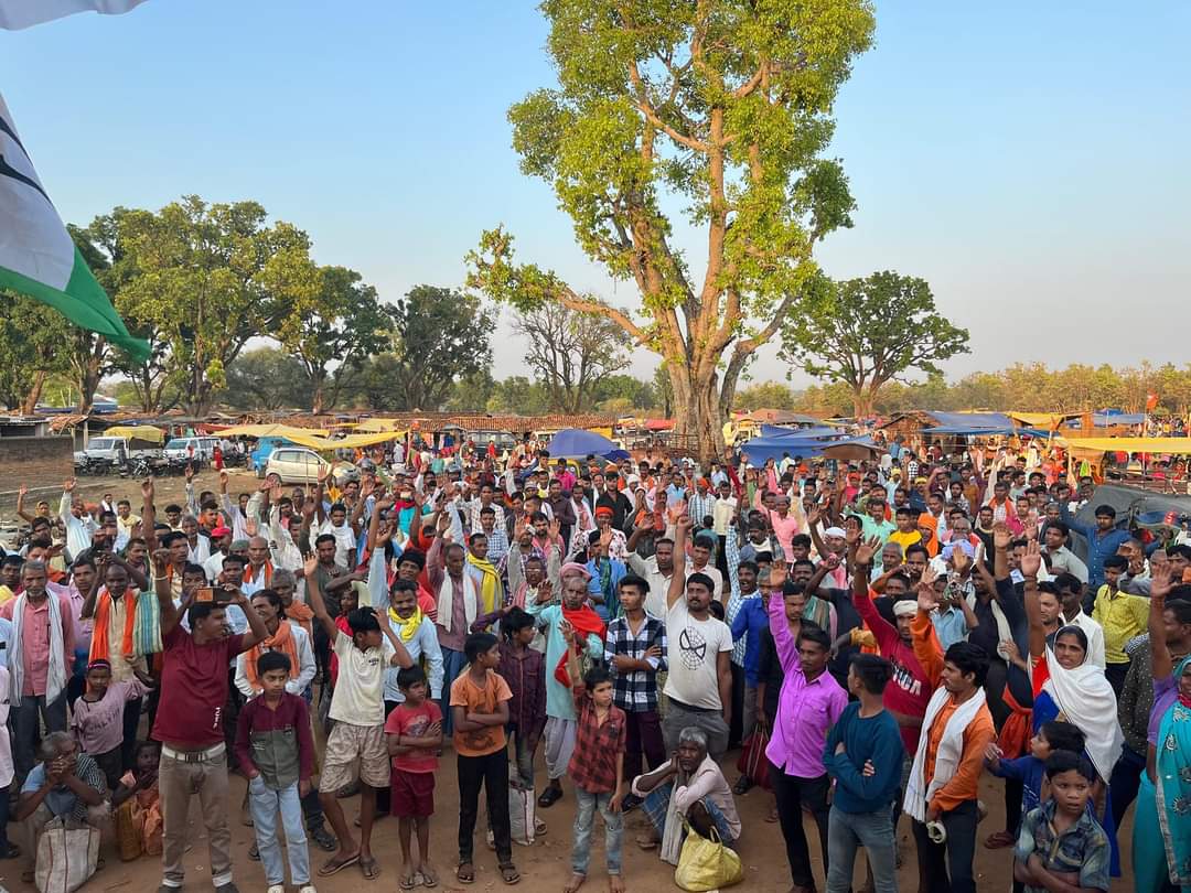 आज लोकसभा क्षेत्र सरगुजा कि प्रेमनगर में चुनावी जनसंवाद  कर कांग्रेस के पक्ष में अधिकाधिक मत देने की अपील की,आप सभी लोगो के जोश ने ये साबित कर दिया है कि इस बार कांग्रेस सरकार आ रही है।
आप सभी लोगो द्वारा दिए इस मान-सम्मान,स्नेह के लिए बहुत बहुत आभार।🙏

#जीतबो_सरगुजा