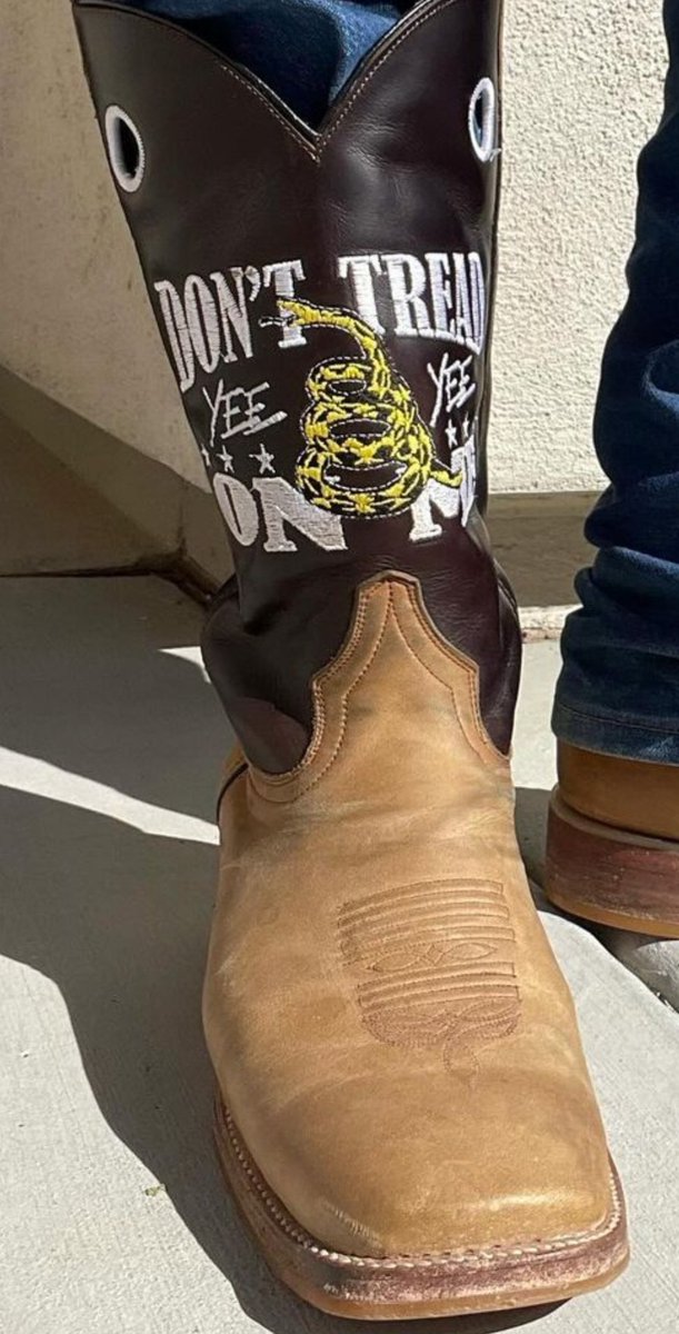 '#DontTreadOnMe' -
#Boots 
#Cowboyboots🔥🤠