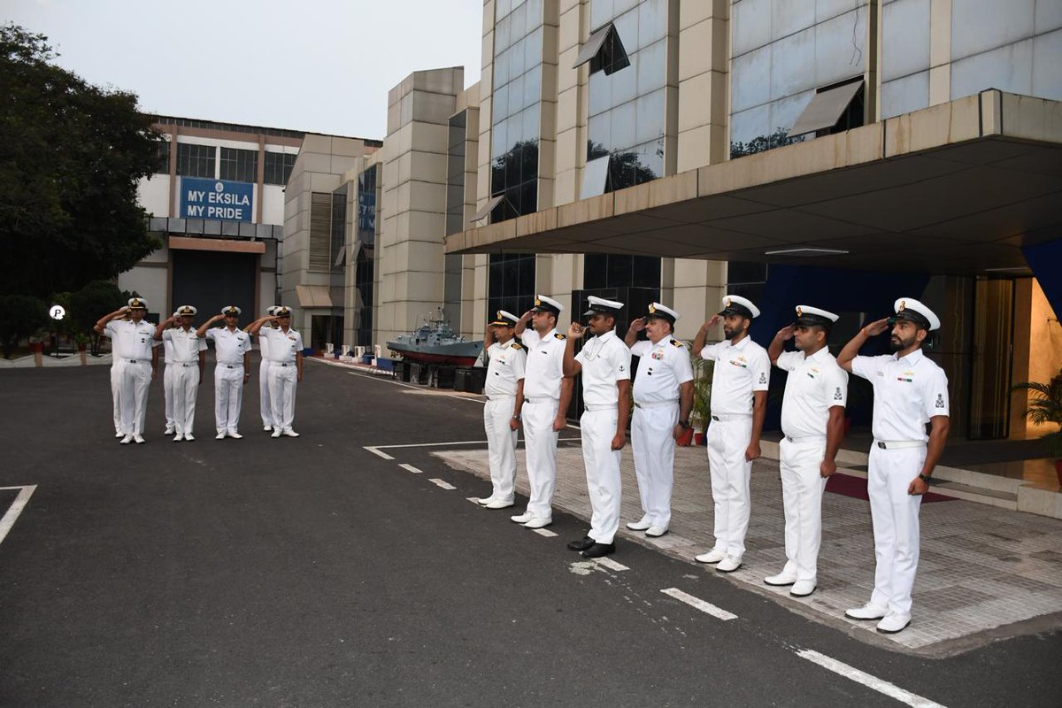 #Aabhar Ceremony was conducted on 30 April 2024 to express gratitude to the retiring sailors for their service which included presentation of IN Crests and Service Memoire followed by interaction with families of the retiring personnel. #INSEksila #EasternNavalCommand #IndianNavy